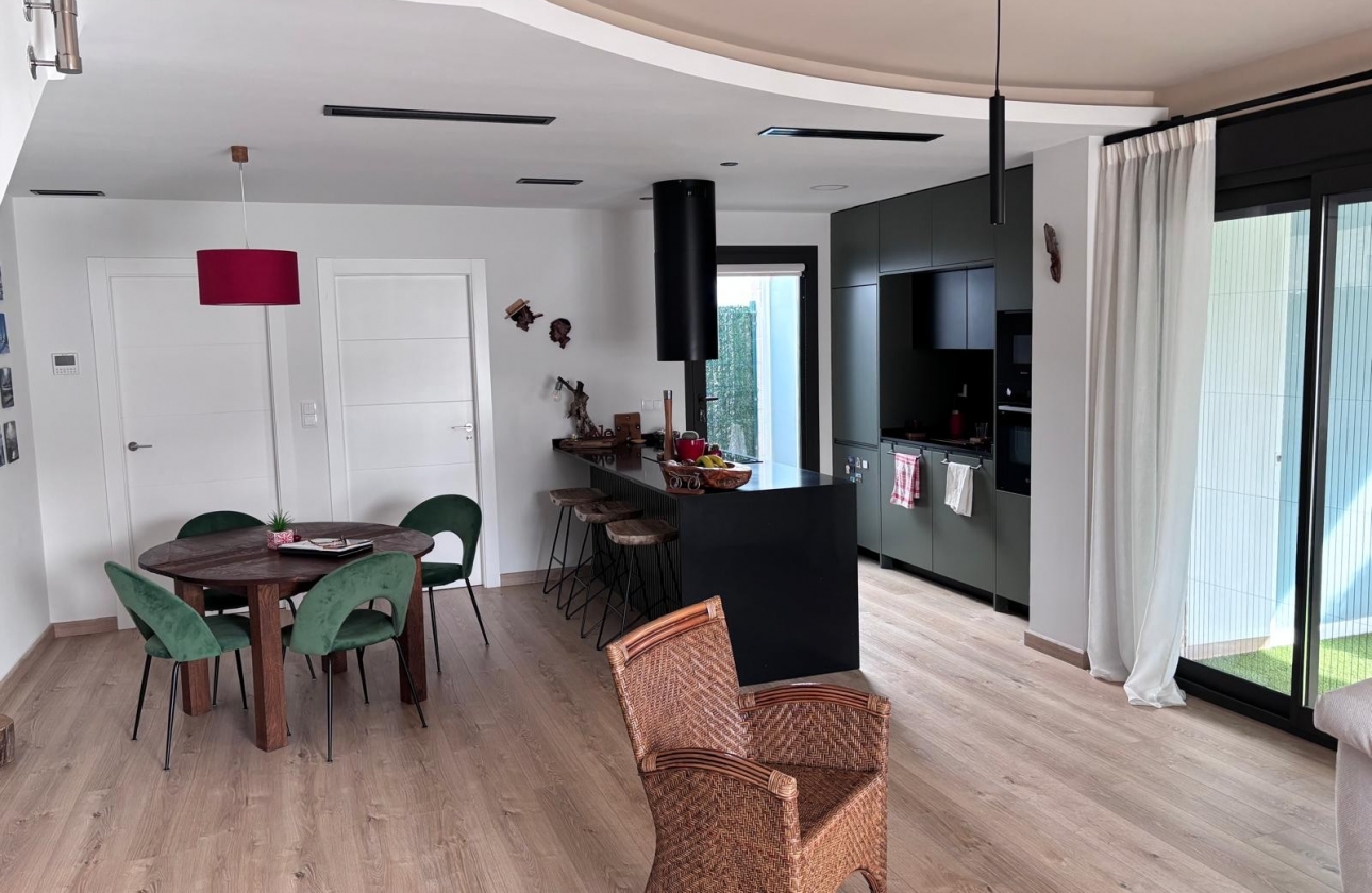 Reventa - Villa - Los Montesinos - La Herada