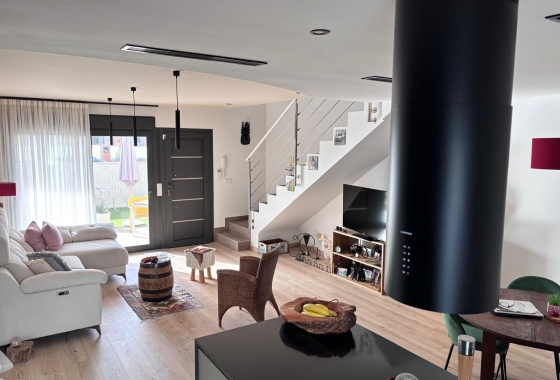 Reventa - Villa - Los Montesinos - La Herada