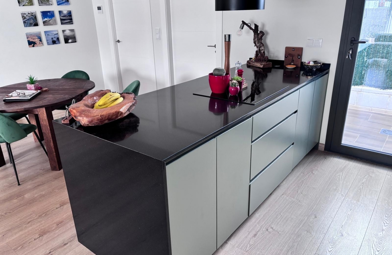 Reventa - Villa - Los Montesinos - La Herada