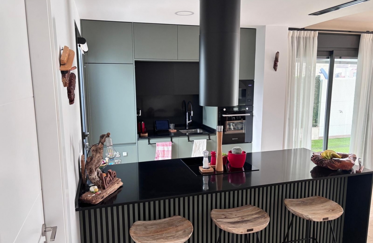 Reventa - Villa - Los Montesinos - La Herada