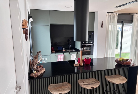 Reventa - Villa - Los Montesinos - La Herada