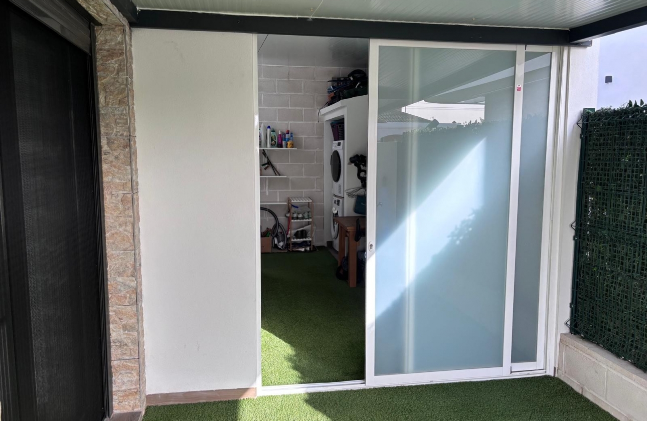 Reventa - Villa - Los Montesinos - La Herada