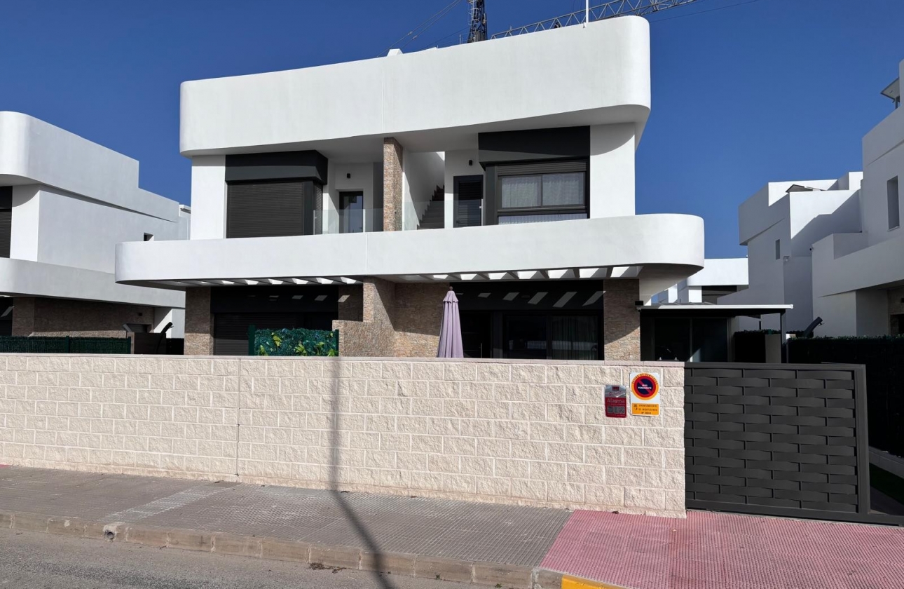 Reventa - Villa - Los Montesinos - La Herada