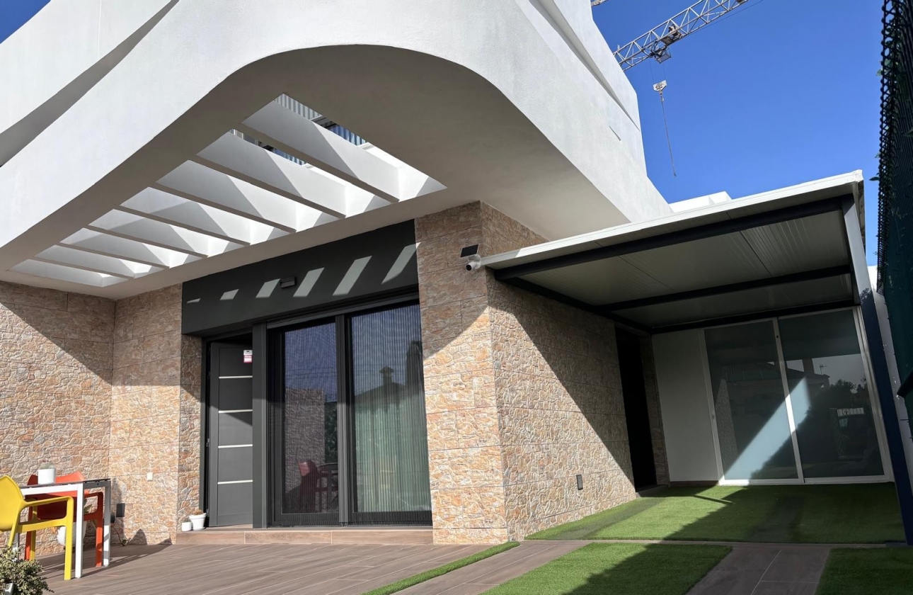 Reventa - Villa - Los Montesinos - La Herada