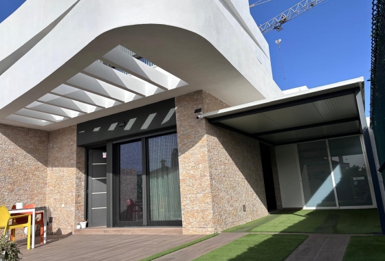 Reventa - Villa - Los Montesinos - La Herada