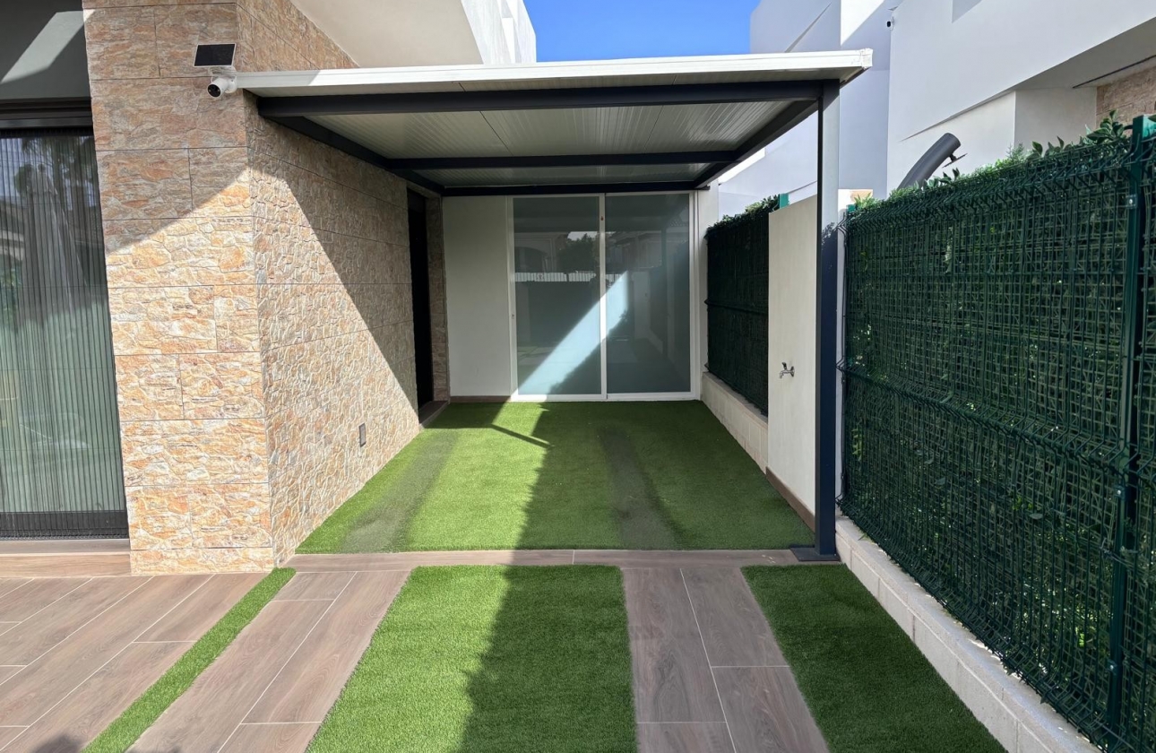 Reventa - Villa - Los Montesinos - La Herada