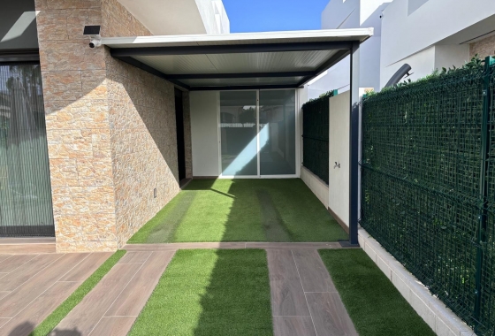 Reventa - Villa - Los Montesinos - La Herada