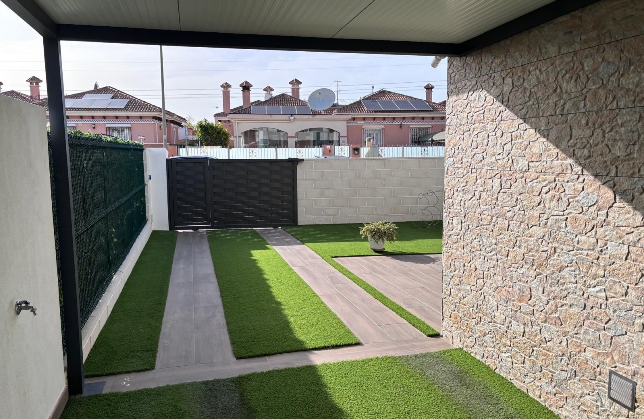 Reventa - Villa - Los Montesinos - La Herada