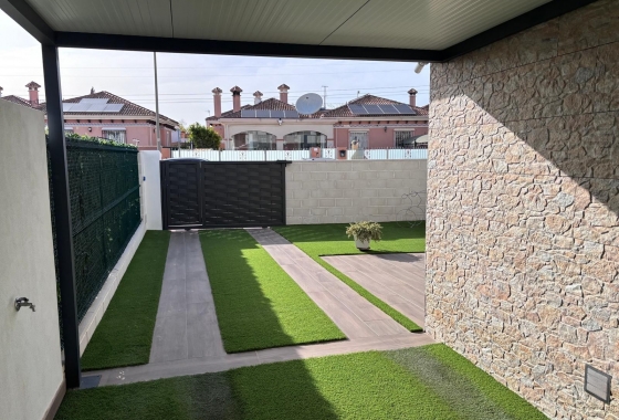 Reventa - Villa - Los Montesinos - La Herada