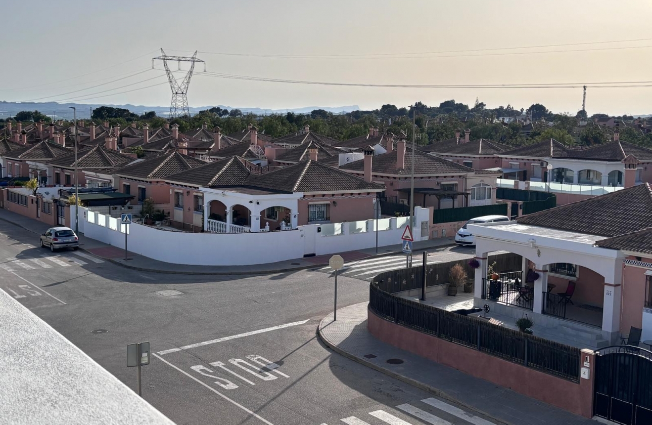 Reventa - Villa - Los Montesinos - La Herada