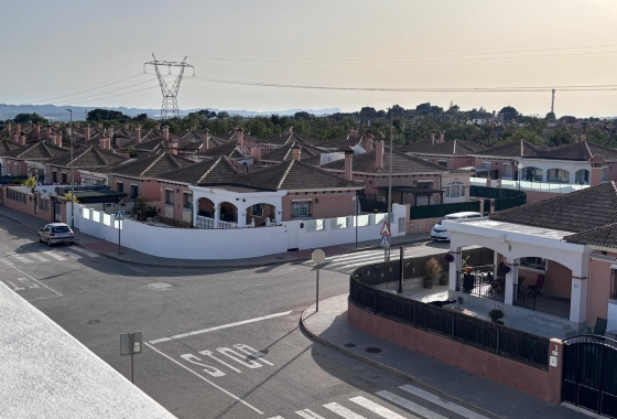 Reventa - Villa - Los Montesinos - La Herada