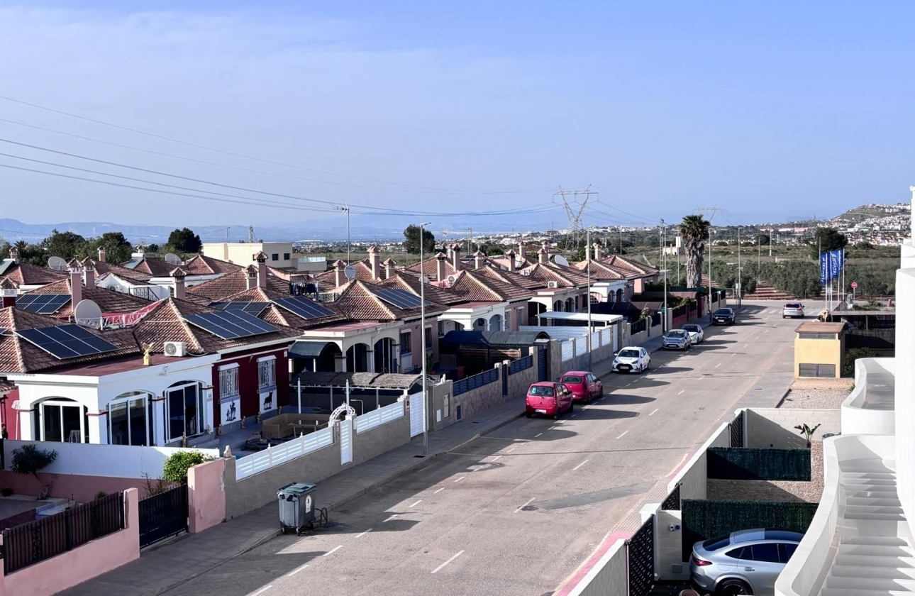 Reventa - Villa - Los Montesinos - La Herada