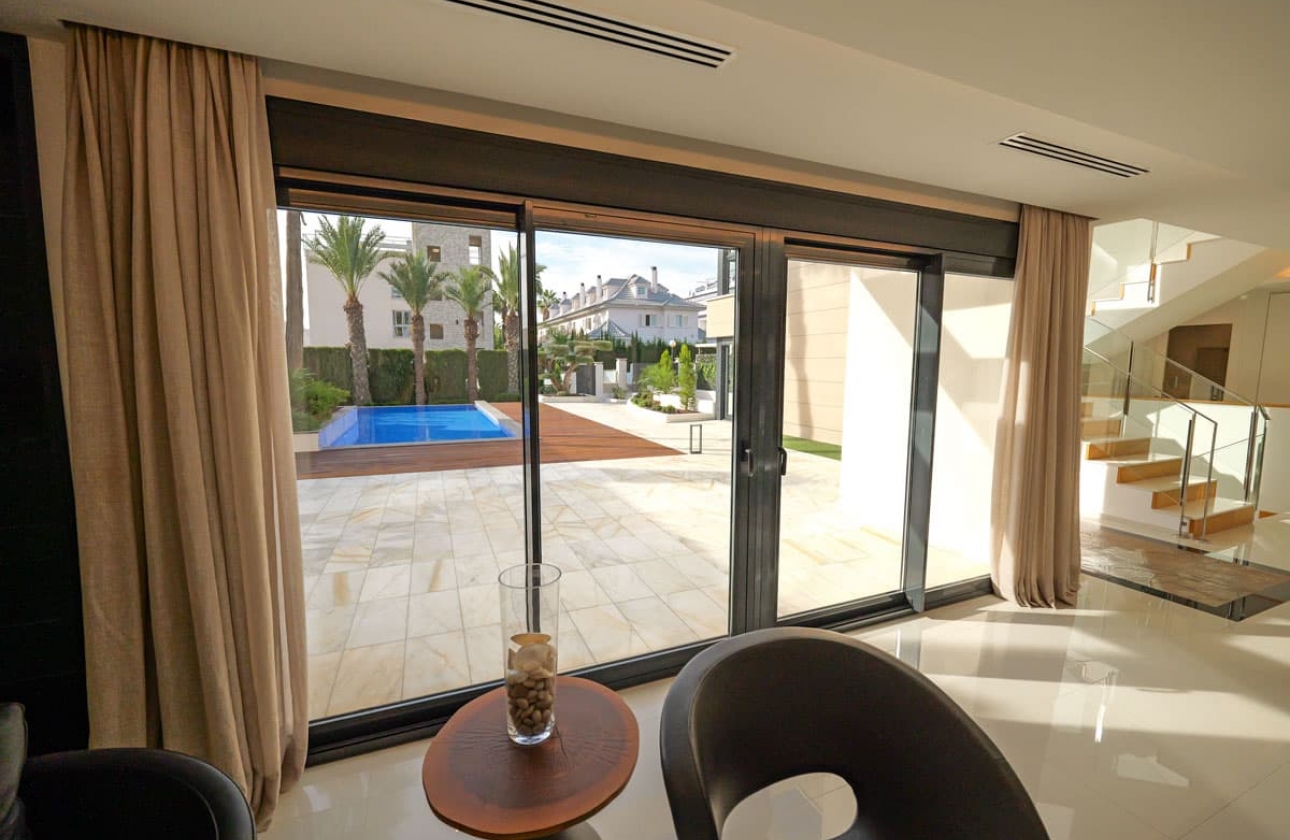 Obra nueva - Villa - Torrevieja