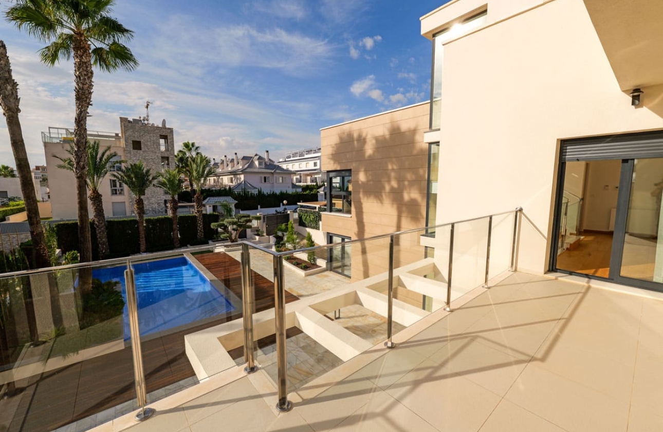 Obra nueva - Villa - Torrevieja