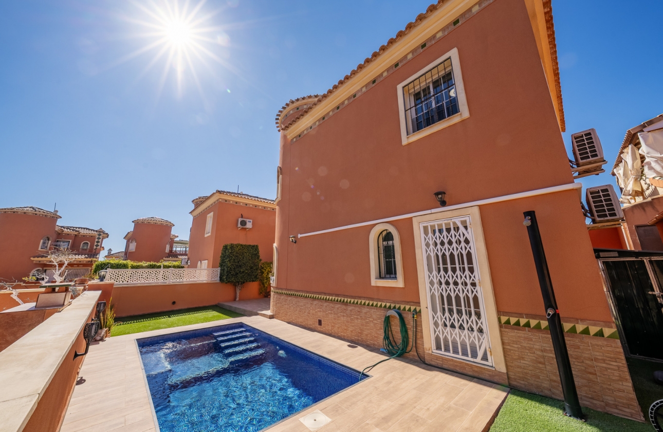 Wiederverkauf - Villa - Playa Flamenca - Sportcentre