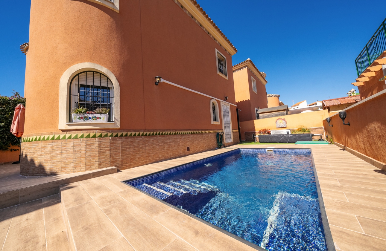 Wiederverkauf - Villa - Playa Flamenca - Sportcentre