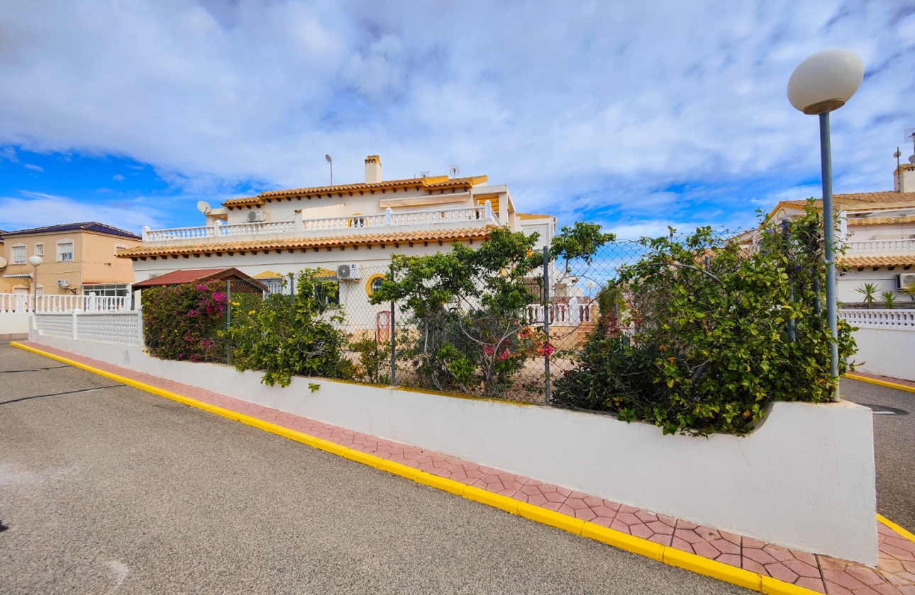 Resale - House - Orihuela Costa - La Florida
