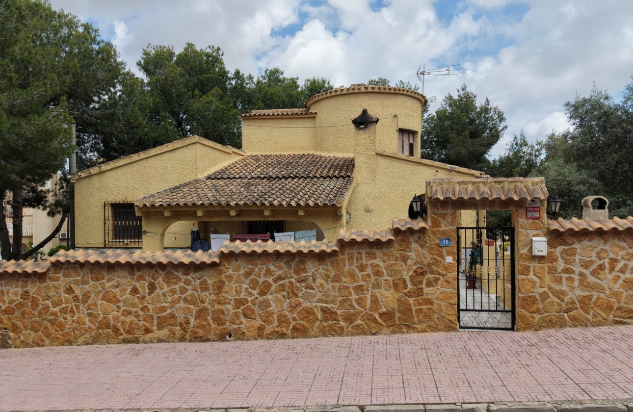 Wiederverkauf - Villa - Orihuela Costa - Villamartín