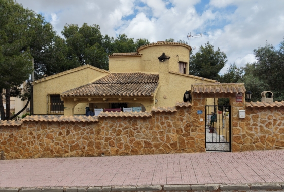 Wiederverkauf - Villa - Orihuela Costa - Villamartín