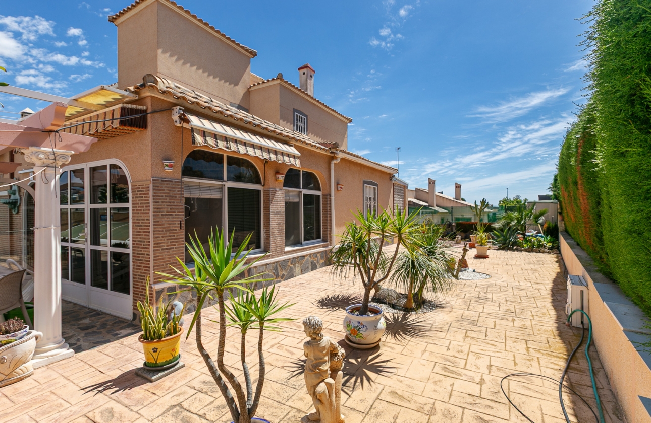Wiederverkauf - Villa - Orihuela Costa - La Zenia