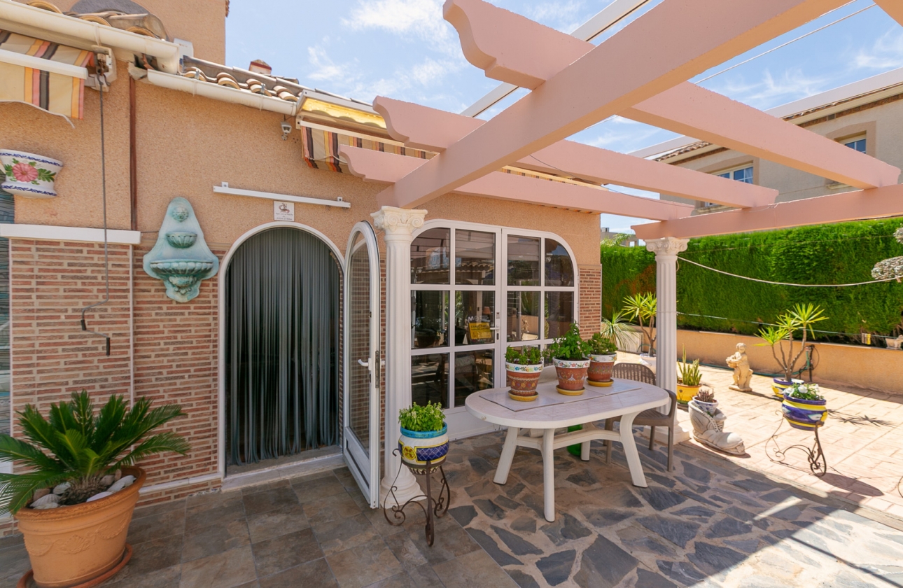 Wiederverkauf - Villa - Orihuela Costa - La Zenia