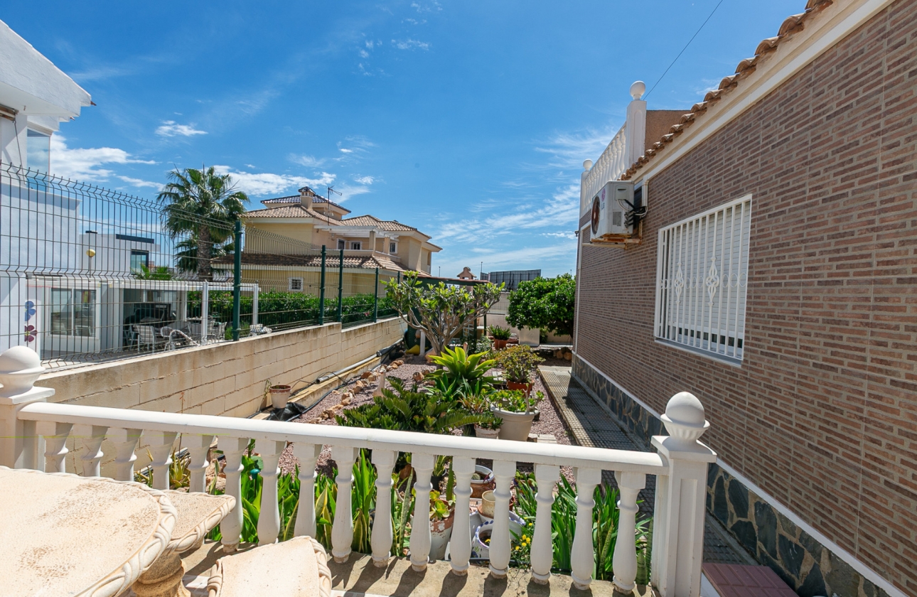 Wiederverkauf - Villa - Orihuela Costa - La Zenia