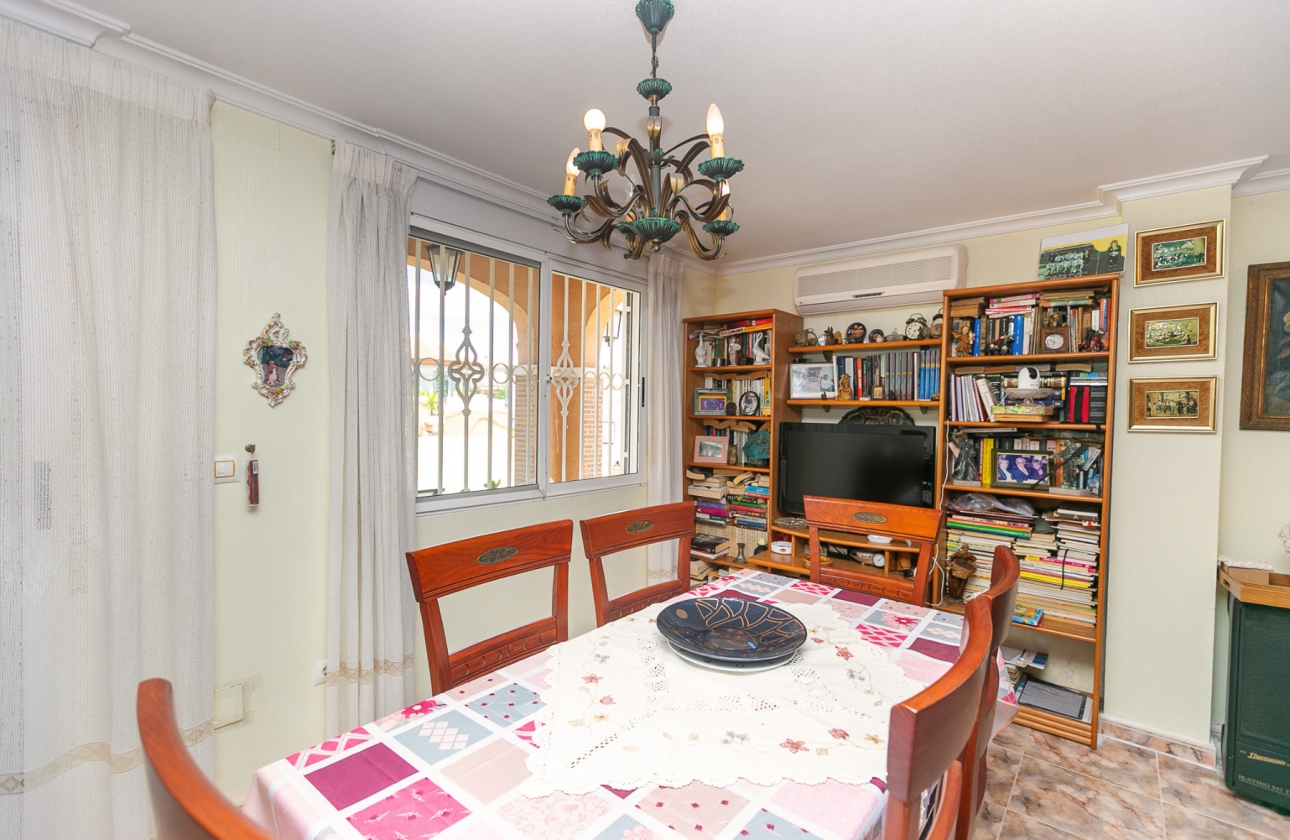 Wiederverkauf - Villa - Orihuela Costa - La Zenia