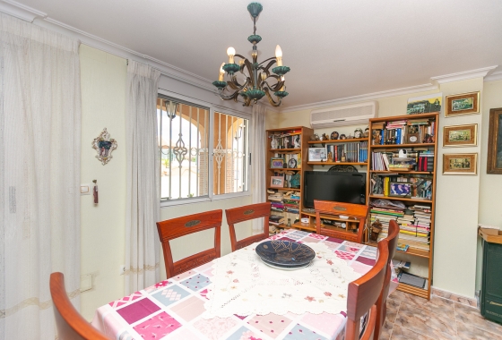 Wiederverkauf - Villa - Orihuela Costa - La Zenia