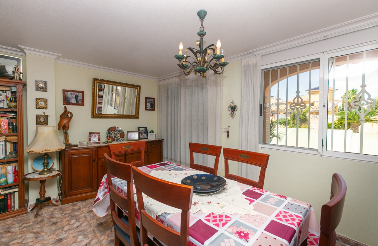 Wiederverkauf - Villa - Orihuela Costa - La Zenia
