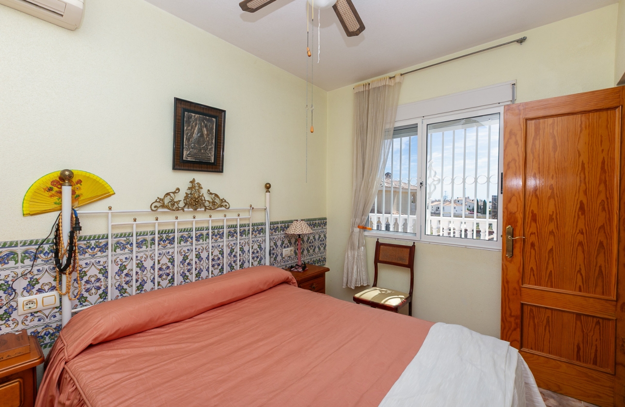 Wiederverkauf - Villa - Orihuela Costa - La Zenia