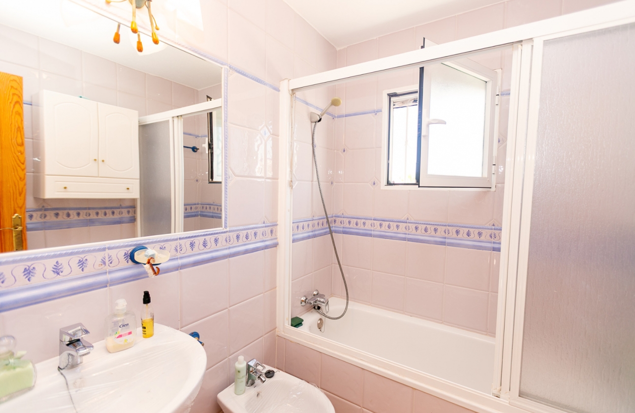 Wiederverkauf - Villa - Orihuela Costa - La Zenia