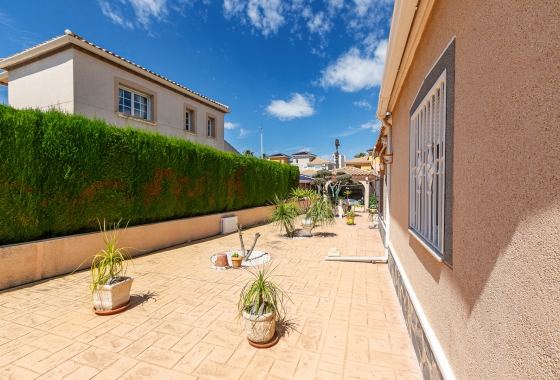 Wiederverkauf - Villa - Orihuela Costa - La Zenia