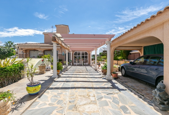 Wiederverkauf - Villa - Orihuela Costa - La Zenia