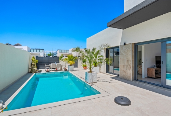 Revente - 6. Detached villa - Daya Nueva - Costa Blanca South