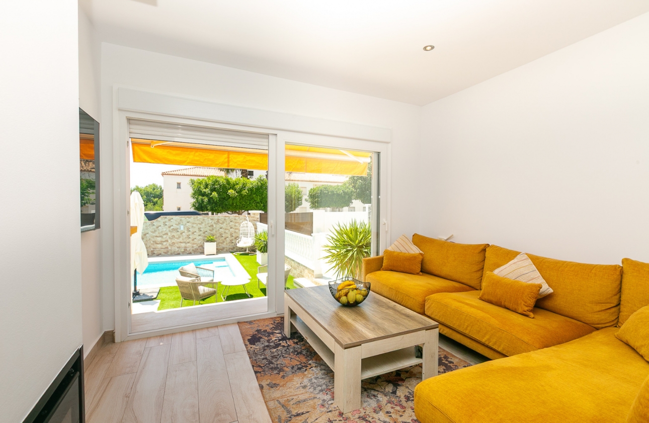 Wiederverkauf - Villa - Orihuela Costa - Los Dolses
