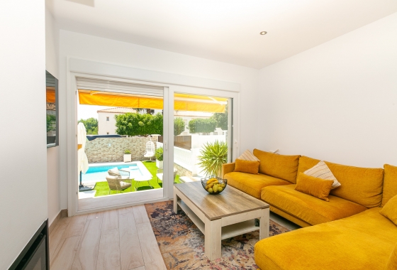 Wiederverkauf - Villa - Orihuela Costa - Los Dolses