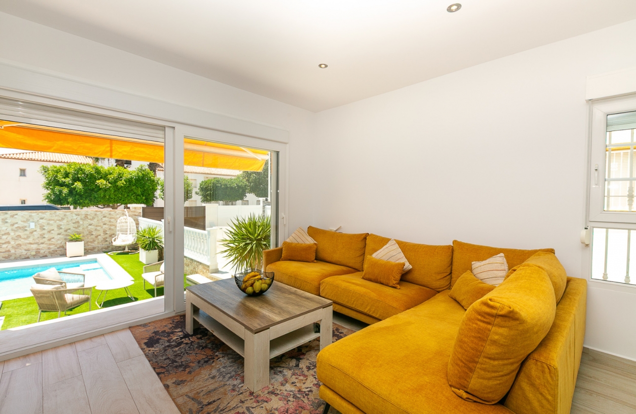 Wiederverkauf - Villa - Orihuela Costa - Los Dolses