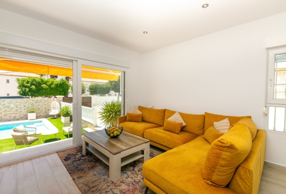 Wiederverkauf - Villa - Orihuela Costa - Los Dolses