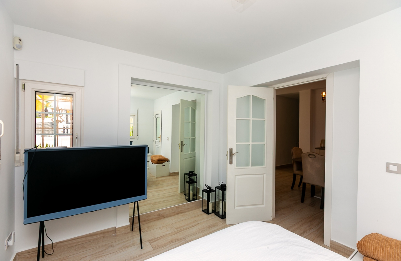 Wiederverkauf - Villa - Orihuela Costa - Los Dolses