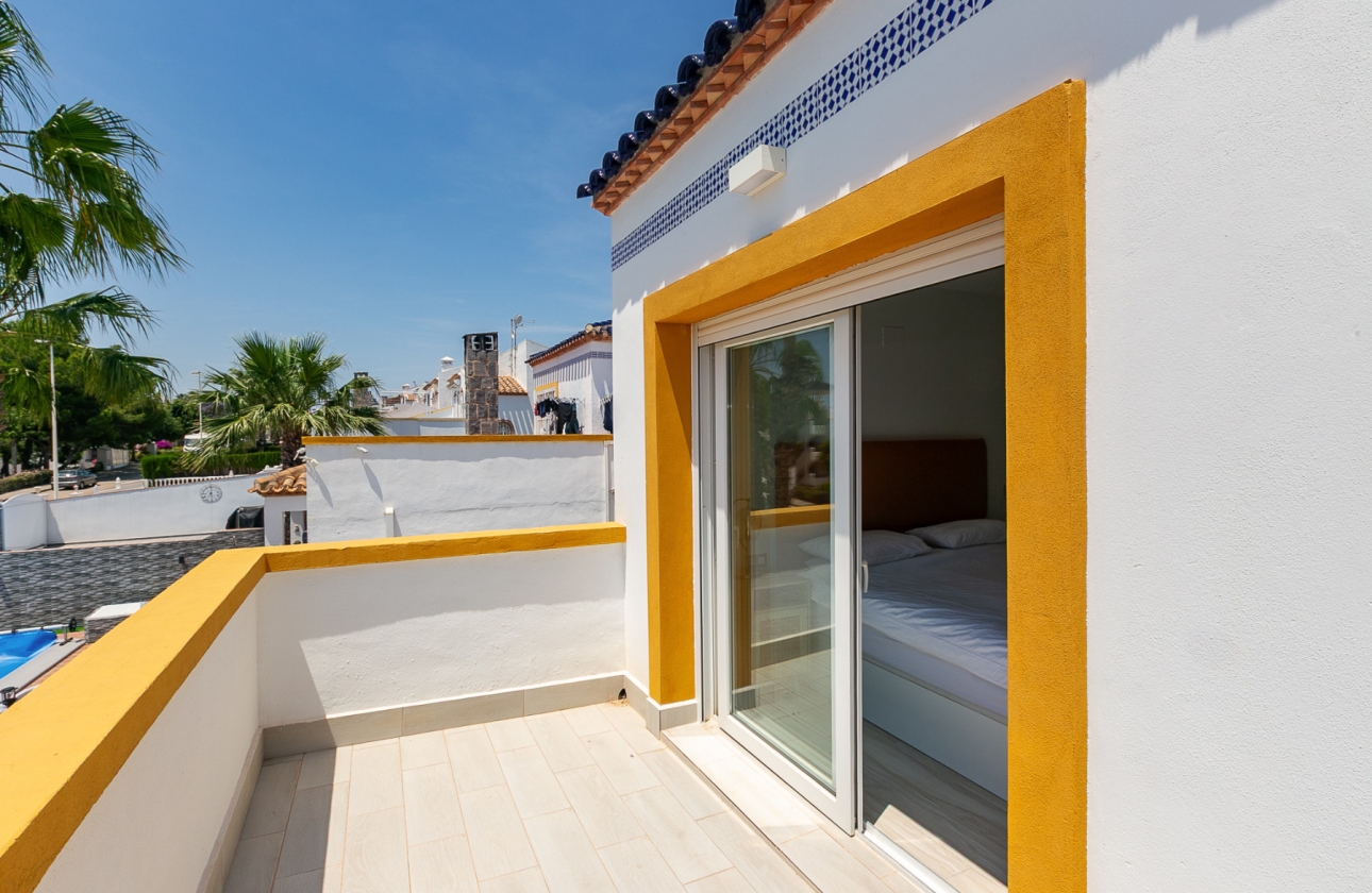 Wiederverkauf - Villa - Orihuela Costa - Los Dolses