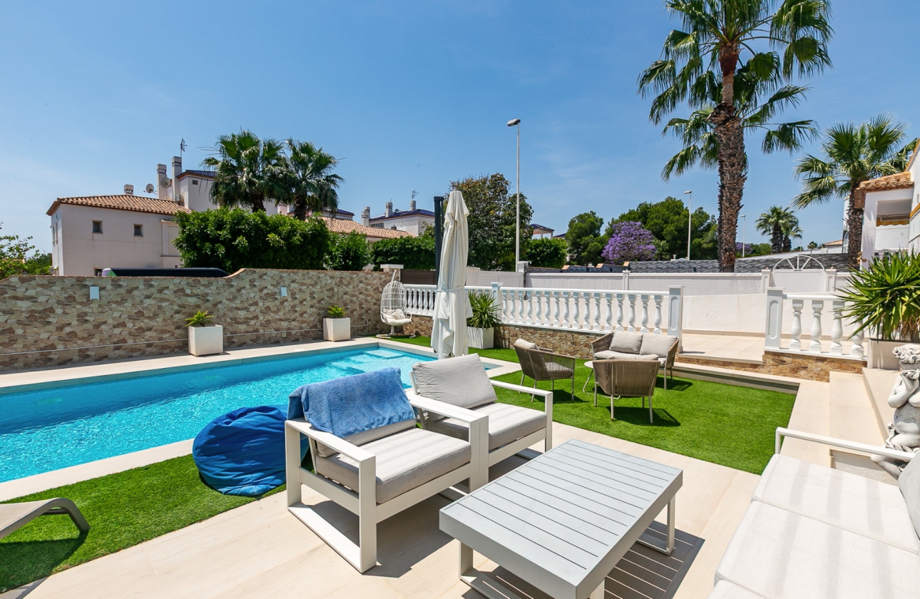 Wiederverkauf - Villa - Orihuela Costa - Los Dolses