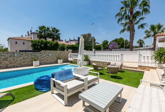 Wiederverkauf - Villa - Orihuela Costa - Los Dolses