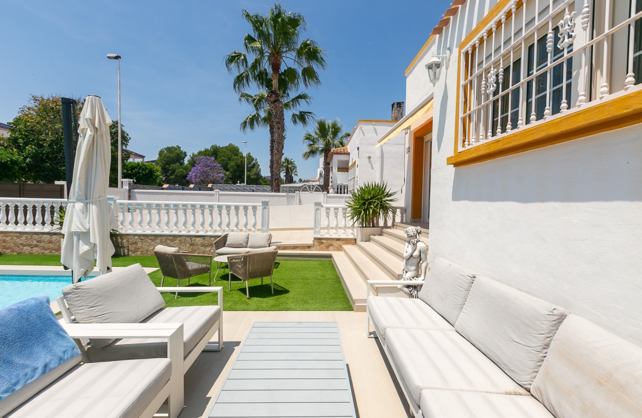 Wiederverkauf - Villa - Orihuela Costa - Los Dolses
