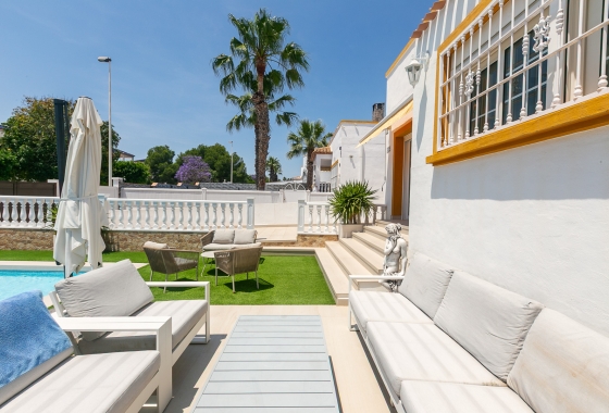 Wiederverkauf - Villa - Orihuela Costa - Los Dolses