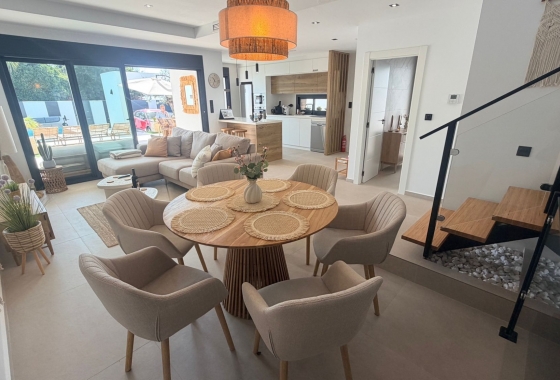Resale - Villa - Dolores
