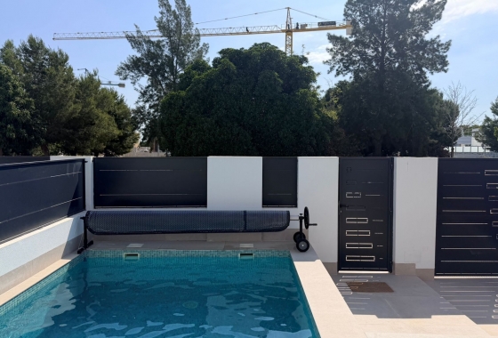 Resale - Villa - Dolores