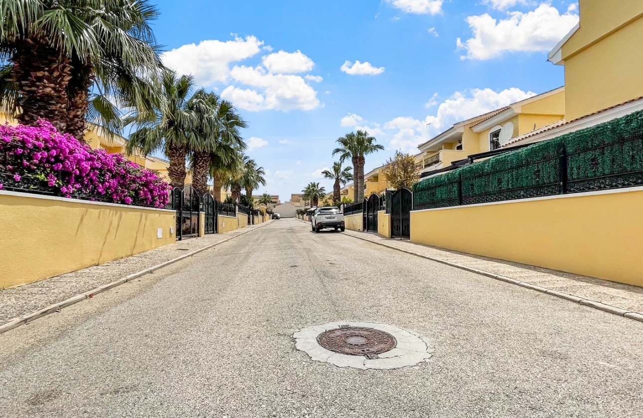 Wiederverkauf - Villa - Orihuela Costa - Los Dolses