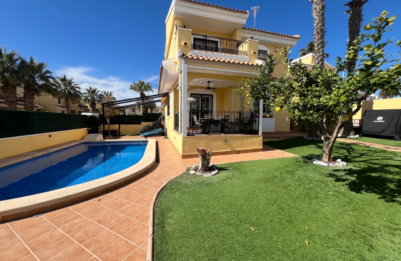 Wiederverkauf - Villa - Orihuela Costa - Los Dolses