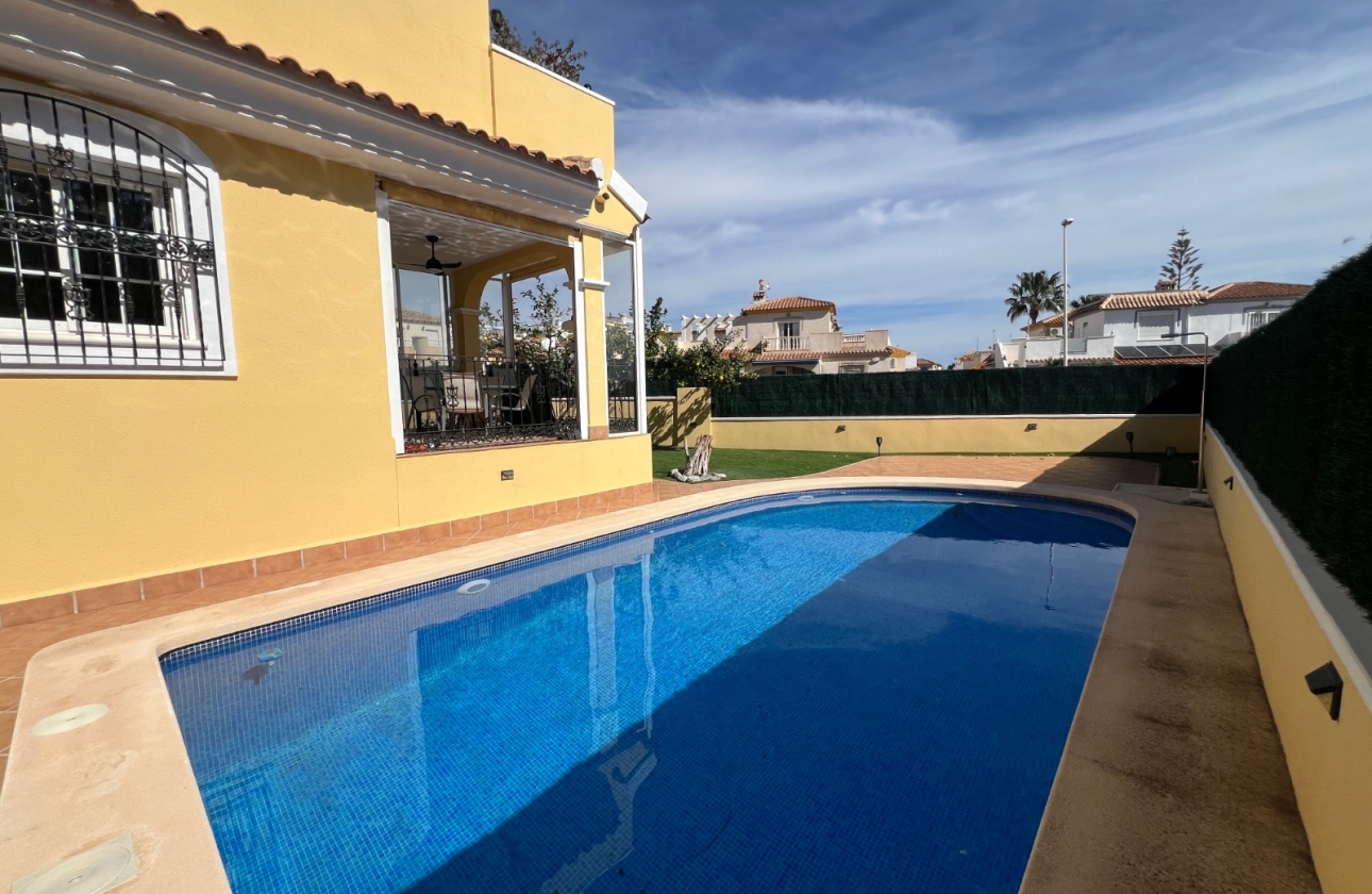 Wiederverkauf - Villa - Orihuela Costa - Los Dolses