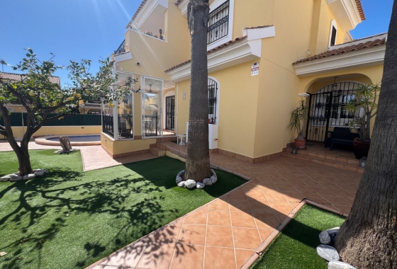 Wiederverkauf - Villa - Orihuela Costa - Los Dolses